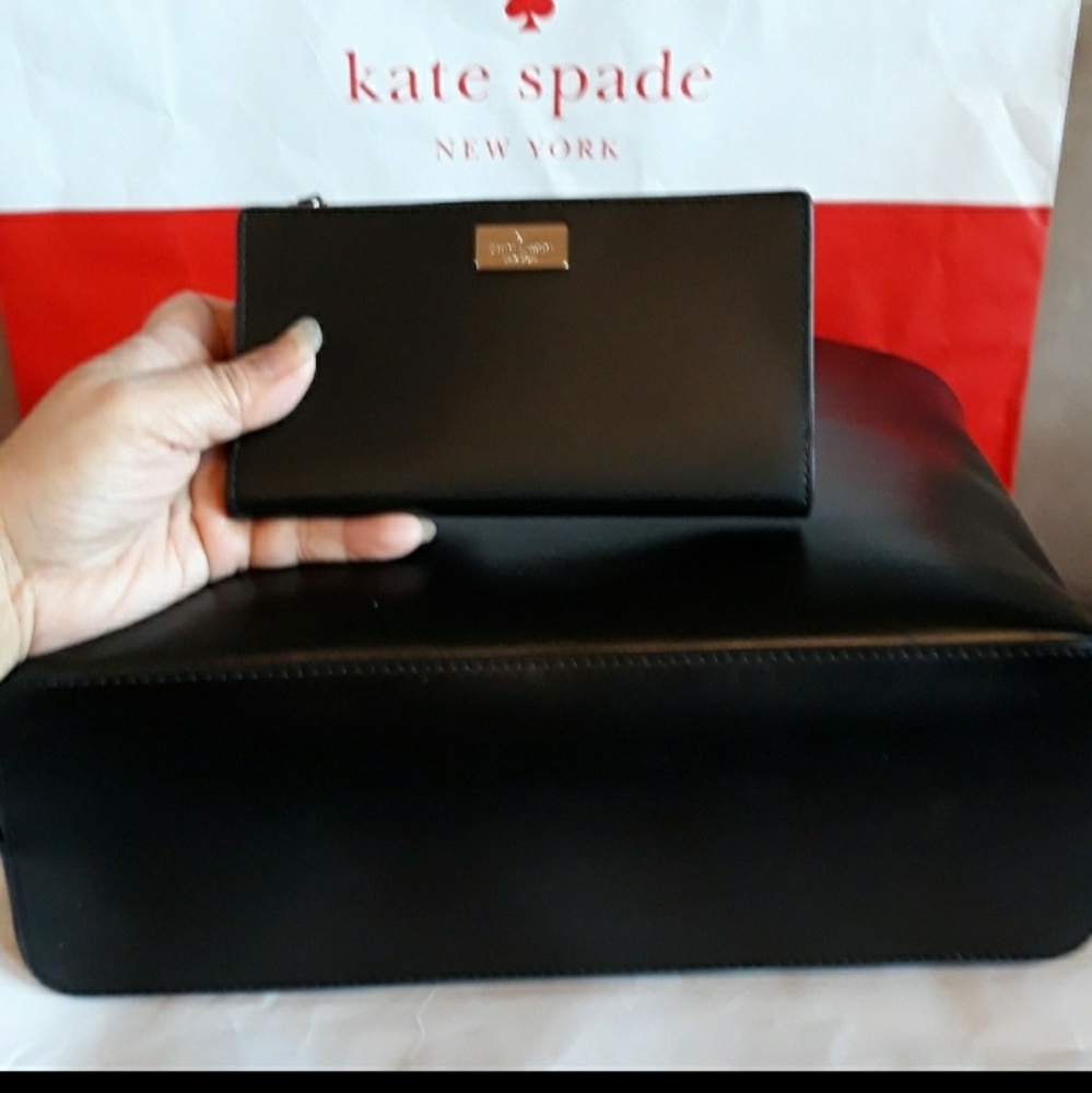 Kate Spade shoppers tote w/ wallet set - Picture 5 of 7